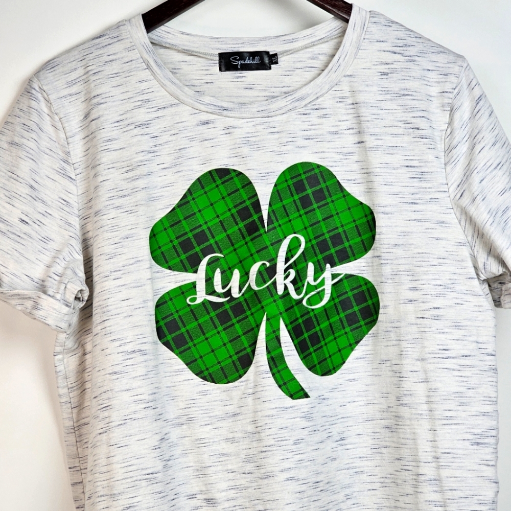 Short Sleeve T-Shirt Size XL St Patrick's Day 4 Leaf Clover Design